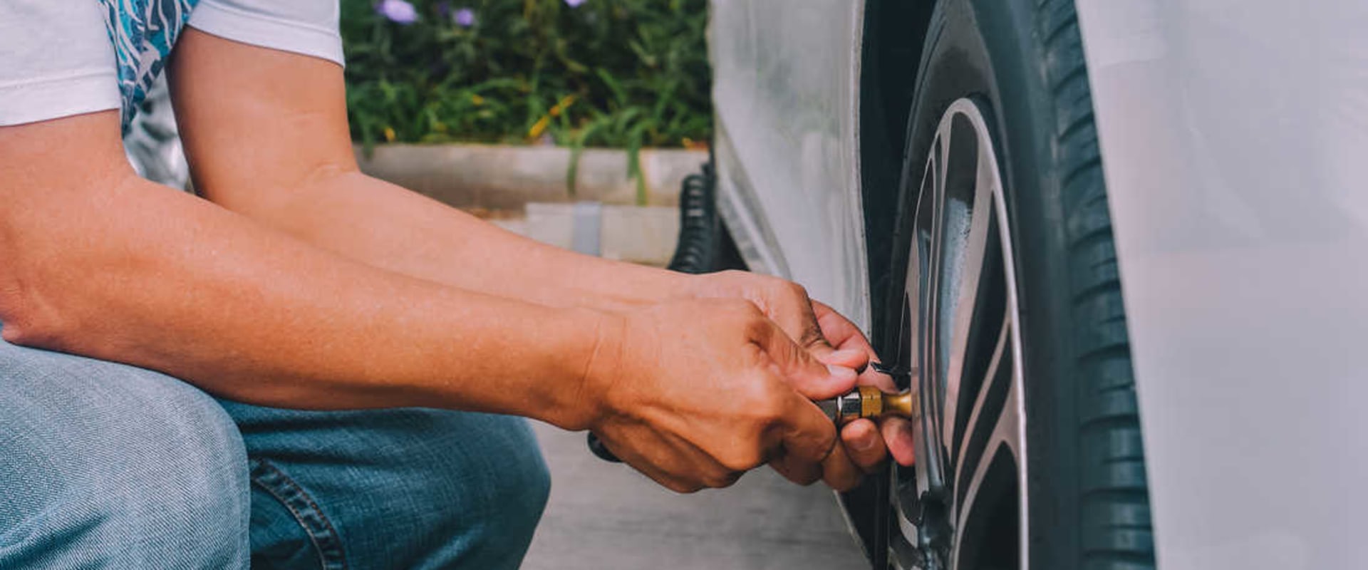 How to Properly Maintain Tire Pressure